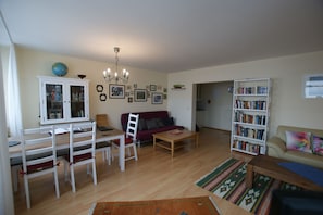 Apartment (No. 209) | Living area | TV, MP3 dock - Villa Seeblick (Sassnitz)