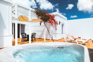 2 soverom, blendingsgardiner, lydisolert og strykejern/-brett