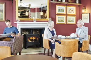 Bar (trong khuôn viên)