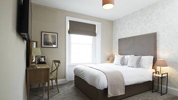 Classic Double Room, 1 King Bed | Hypo-allergenic bedding, individually decorated, individually furnished