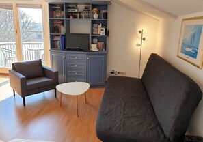 Huoneisto, parveke, valtamerinäköala (No. 13) | Oleskelualue | Taulutelevisio