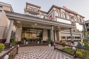 Exterior - The Royal Mezbon Hotel & SPA (Tashkent)