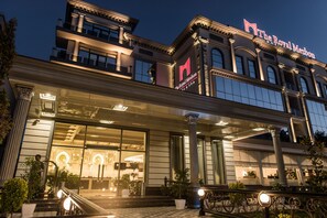 Exterior - The Royal Mezbon Hotel & SPA (Tashkent)