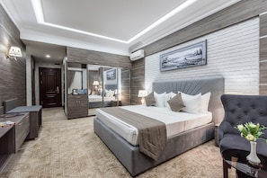 Exclusive Suite | Premium bedding, minibar, in-room safe, individually decorated - The Royal Mezbon Hotel & SPA (Tashkent)