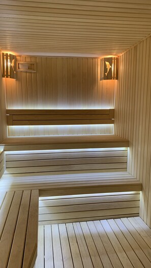 Salas de tratamiento para parejas, un sauna, baño turco