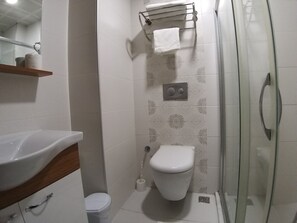Shower, hair dryer, slippers, towels - Bursa Sahin Otel (Bursa)