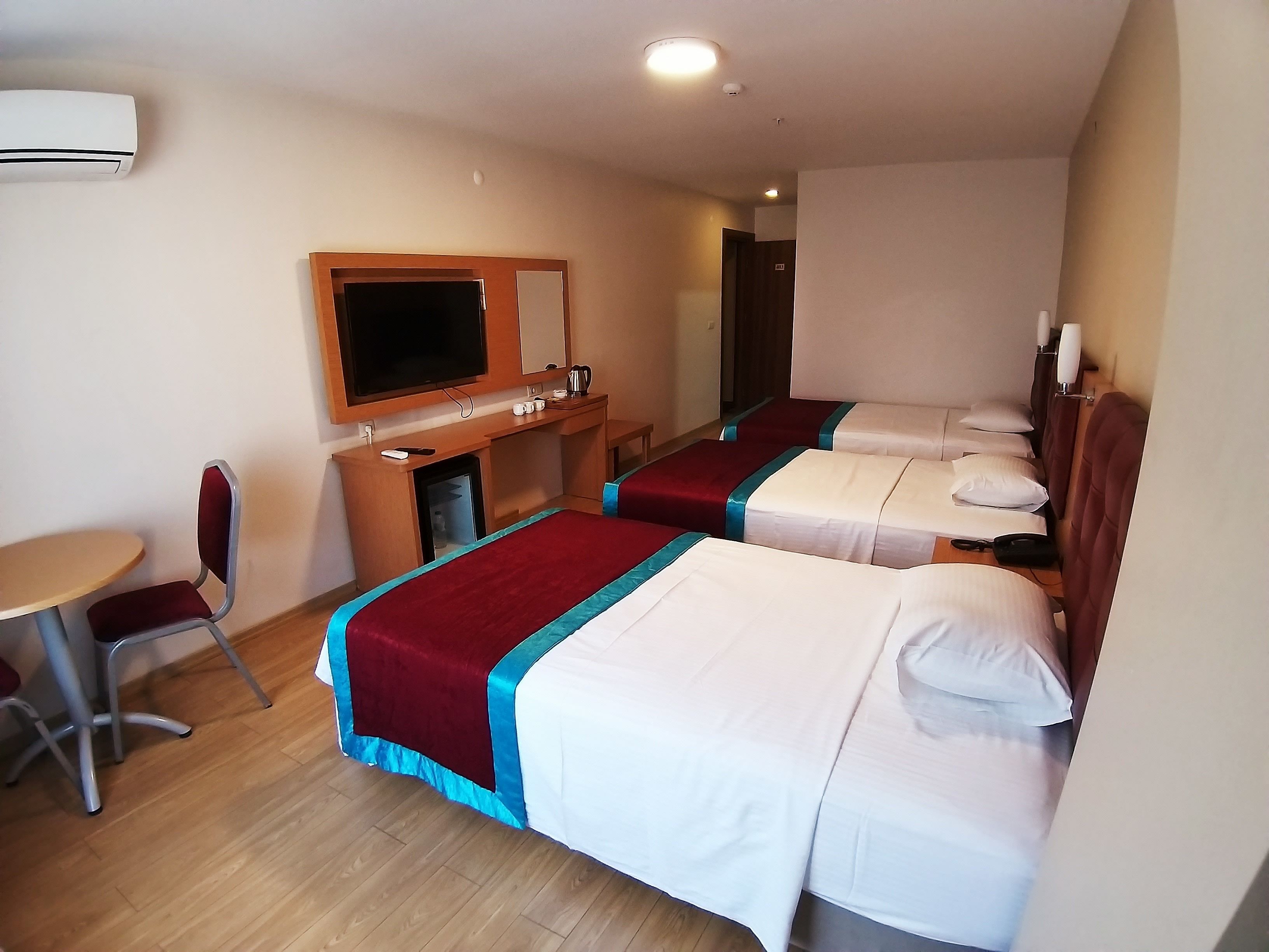 Triple Room | 1 bedroom, minibar, in-room safe, desk