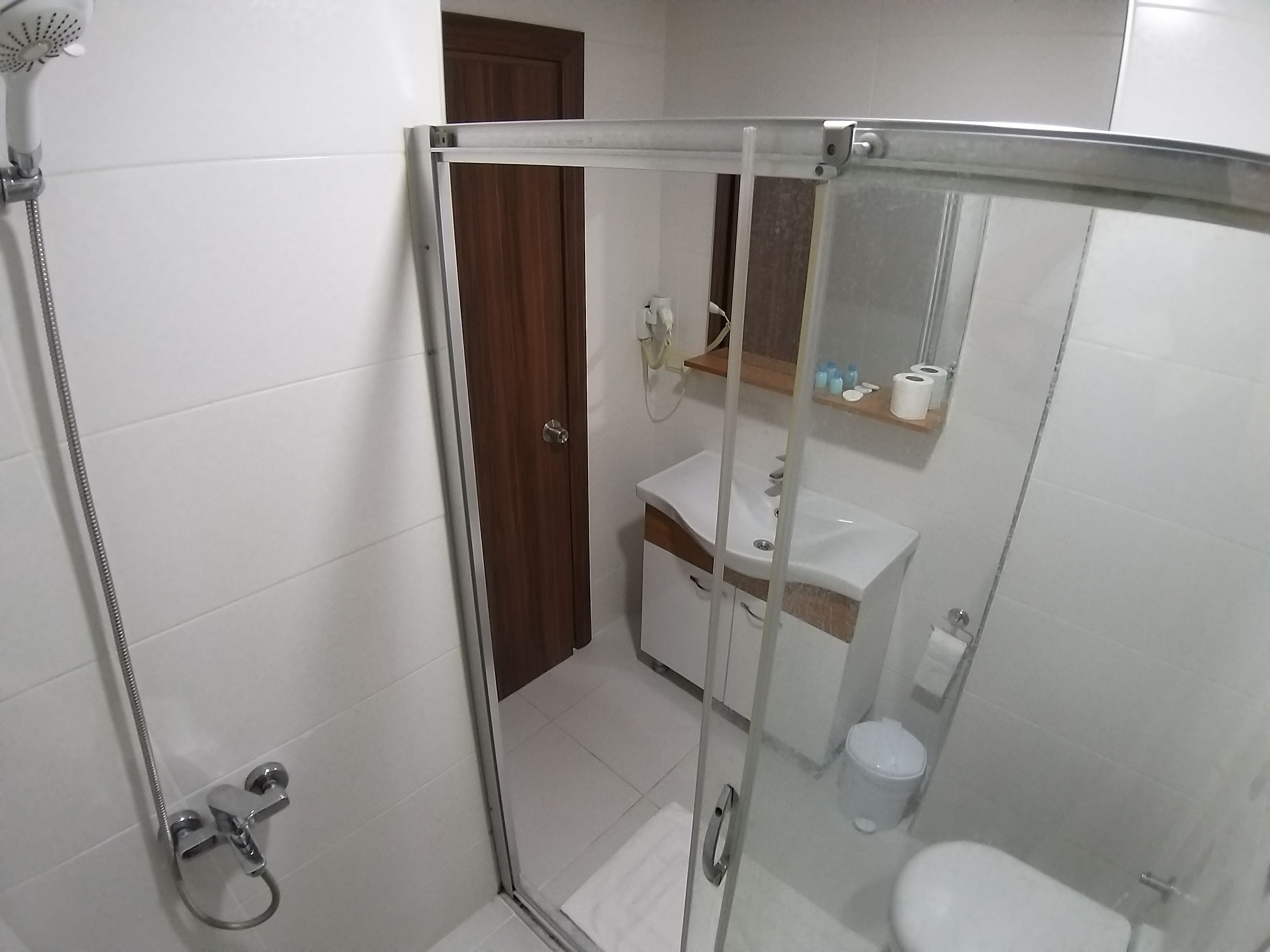 standard double room | bathroom amenities | shower, hair dryer, slippers, towels