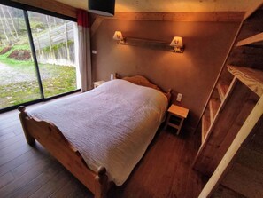4 chambres, fer et planche à repasser, lit parapluie, Wi-Fi gratuit