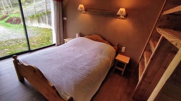 4 slaapkamers, een strijkplank/strijkijzer, reisbedje, gratis wifi