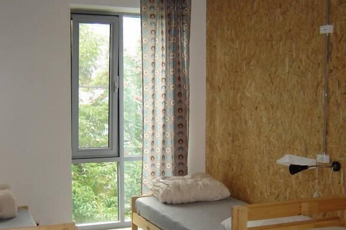 Slaapzaal, alleen voor vrouwen (Bed in Quadruple Room) | Geluiddichte muren, een strijkplank/strijkijzer, gratis wifi, beddengoed