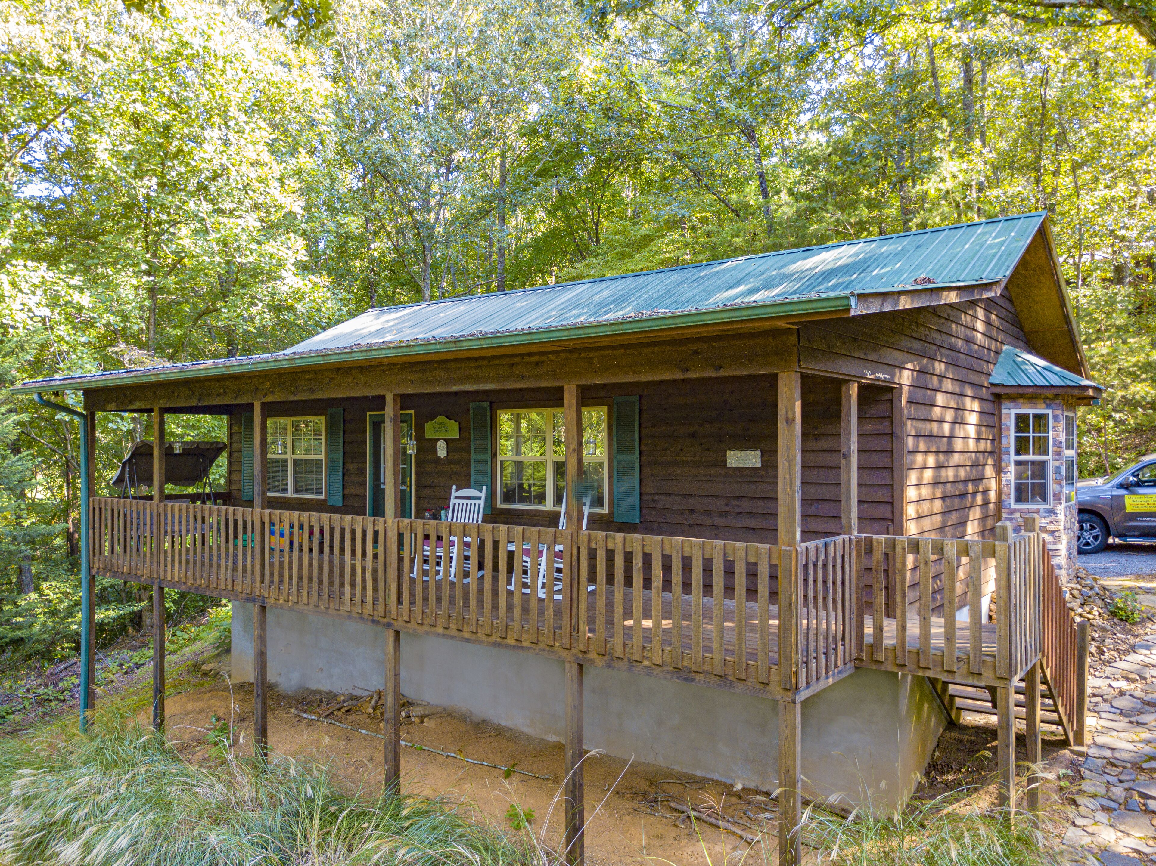 The Nest Nice 2 bedroom 1 bath cabin with Internet, near Hayesville NC