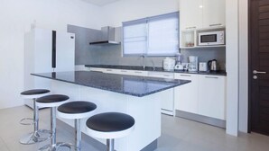 3 Bedrooms with Private Pool Villa | 私人廚房