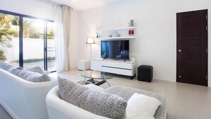 3 Bedrooms with Private Pool Villa | 客廳