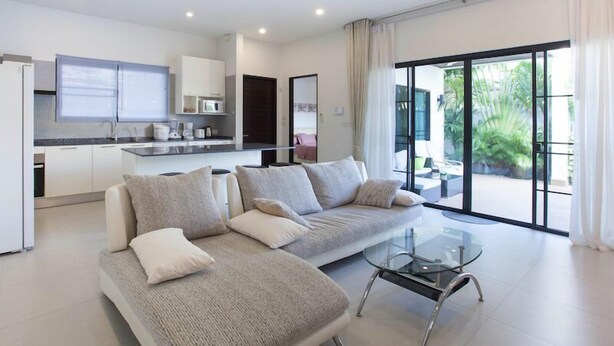 3 Bedrooms with Private Pool Villa | 客廳