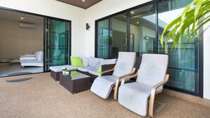 3 Bedrooms with Private Pool Villa | 露台/庭院