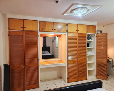 Stewart Guest Apt -Trincity, Airport, Full Apt