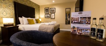 더 몰스터스 암