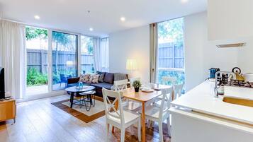 TV, Netflix, strømmetjenester og kontorer