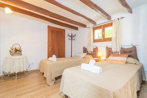 3 chambres, fer et planche à repasser, Wi-Fi gratuit, draps fournis