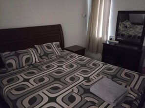 3 bedrooms, iron/ironing board, WiFi, bed sheets