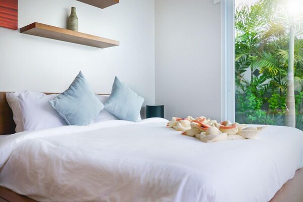 3 عدّة غرف نوم وخزنة داخل الغرفة ومكتب ومساحة عمل للكمبيوتر المحمول