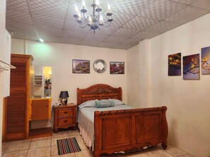 1 Schlafzimmer, Schreibtisch, Bügeleisen/Bügelbrett, kostenloses WLAN