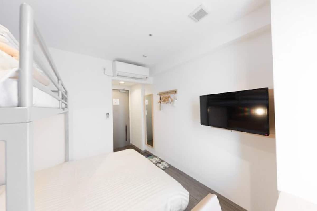 Chambre (Double Bed and Bunk Bed) | Bureau, chambres insonorisées, Wi-Fi gratuit