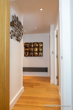 Family Apartment | Living area | Flat-screen TV - The Pinnacle by Jim Paul Apartments (Reading)