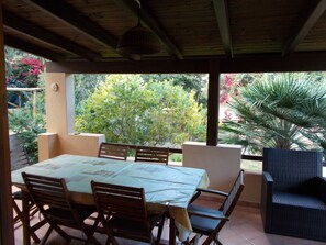 Outdoor dining - Detached house, on private property (Solanas)