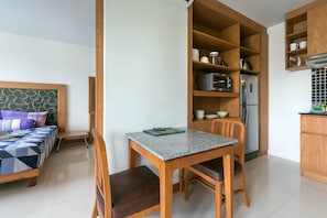1 Bedroom with Private Pool Villa | Repas dans la chambre