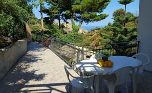 Outdoor dining - Vacation House Fontanelle Garden (Badolato)