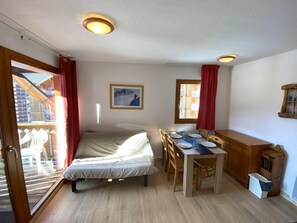 Dining - 200m from resort center, 4th floor, view mountain, balcony, tv, ski locker, 30m², Superdévoluy (Le Dévoluy)