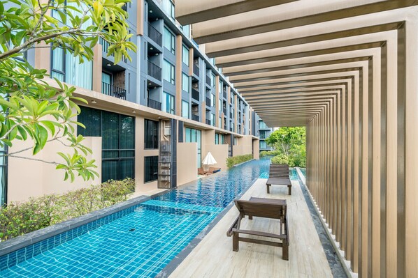 2 outdoor pools, pool umbrellas, pool loungers