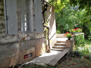 Property grounds - Homerez - Apartment in Rouffilhac (Rouffilhac)