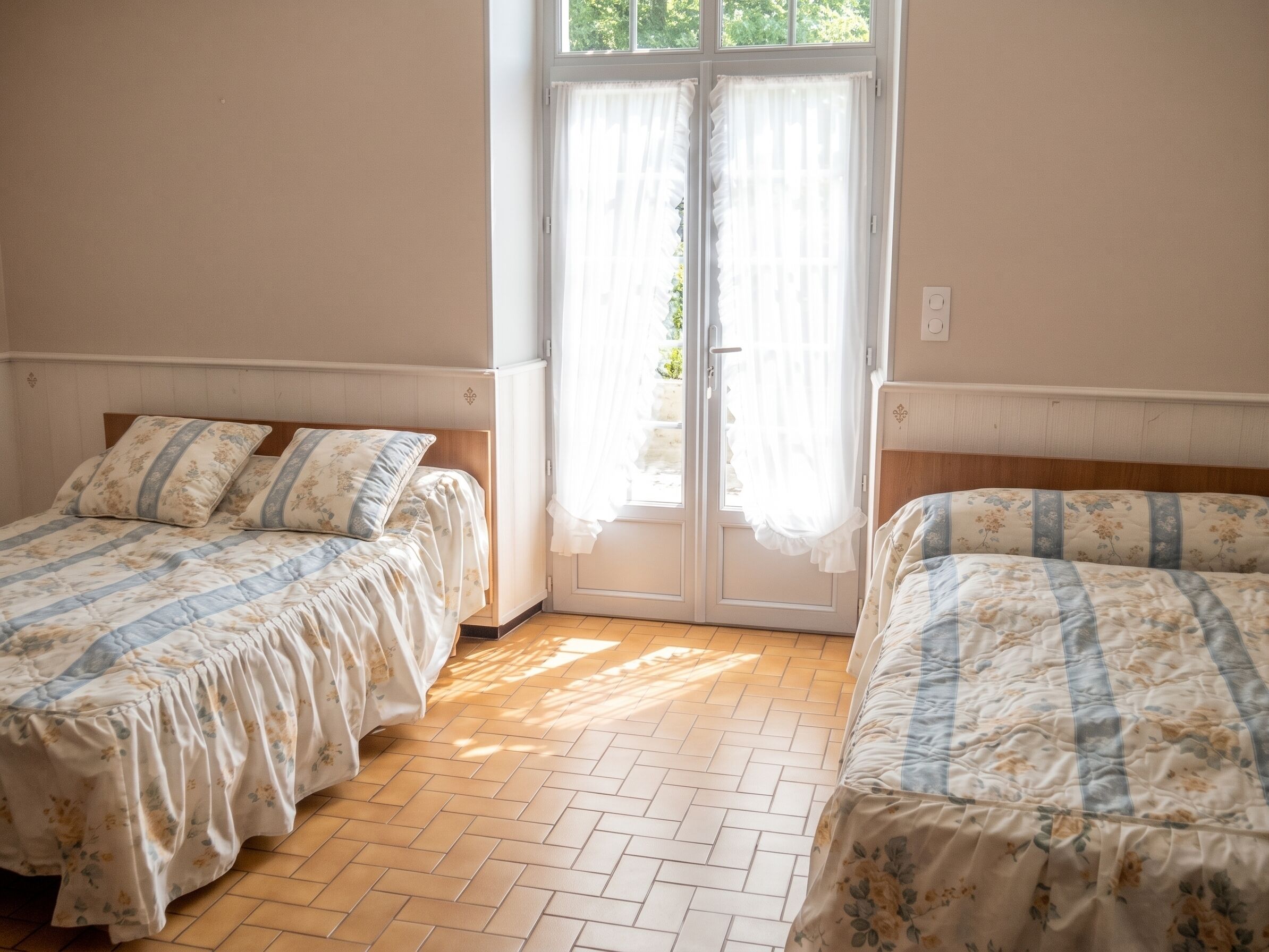 2 bedrooms, WiFi (free)