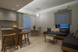 Apartment, 2 Bedrooms | Ruang tamu | TV Pintar 
