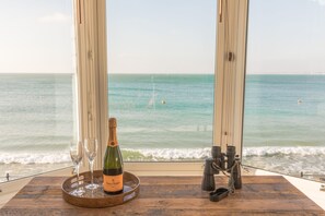 View from property - Pier View Apartment at Beach House (Totland Bay)