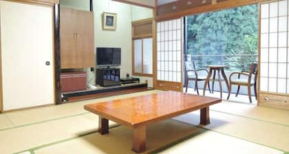 Maruoka Onsen Takekurabe