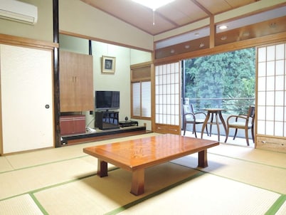 Maruoka Onsen Takekurabe