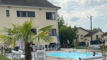 Seasonal outdoor pool, pool loungers