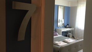 Double Room, Shared Bathroom, Garden View (7) | Hypo-allergenic bedding available, desk, blackout drapes - CasapiuRooms - Adults only (Verona)