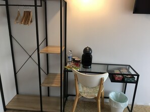 Double Room, Shared Bathroom, Garden View (balcony6) | Hypo-allergenic bedding, desk, blackout drapes, iron/ironing board - CasapiuRooms - Adults only (Verona)
