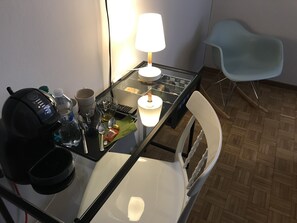 Camera doppia, bagno condiviso (2) | Caffè e/o macchina per il caffè