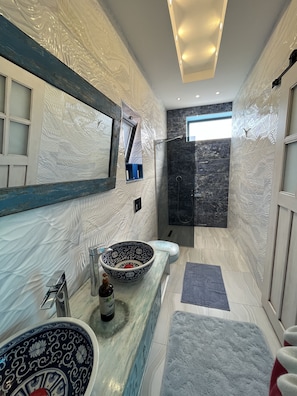 Chambre Design, non-fumeur, vue jardin (Deniz) | Salle de bain