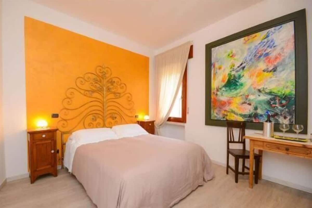 Chambre Classique, 1 grand lit, vue cour intérieure | Draps italiens Frette, literie de qualité supérieure