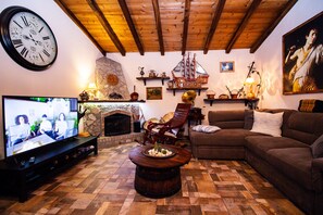 Smart-TV, Kamin, DVD-Player, Tischtennisplatte