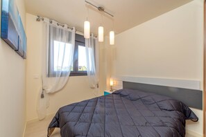 2 chambres, fer et planche à repasser, lit parapluie, Wi-Fi gratuit