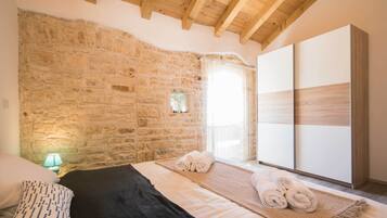 4 bedrooms, iron/ironing board, travel cot, free WiFi