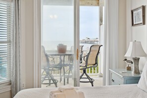 3 makuuhuonetta, silitysrauta/-lauta, ilmainen Wi-Fi, vuodevaatteet